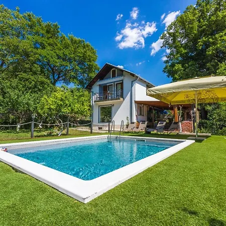 Holiday home Plavac