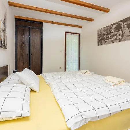Holiday home Plavac